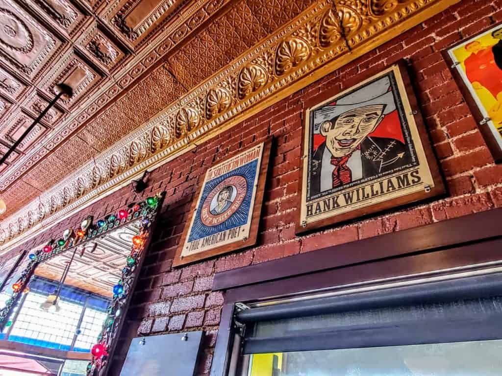 The décor just works perfectly!